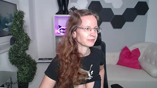 AnnikaRose online show from 16, 3, 2025