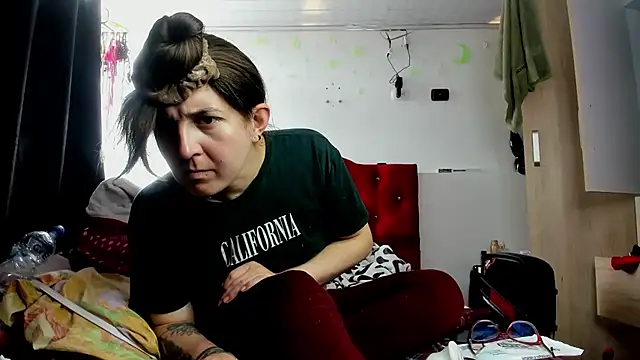 Sweet-Suck69 online show from 18, 3, 2025