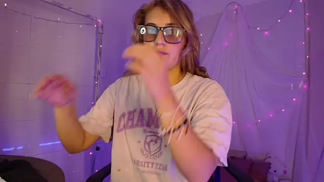 Giia paiige18 online show from 14, 11, 2025