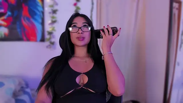 BellaHarllow online show from 6, 12, 2024