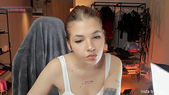 AnnaTrueno online show from 3, 10, 2025