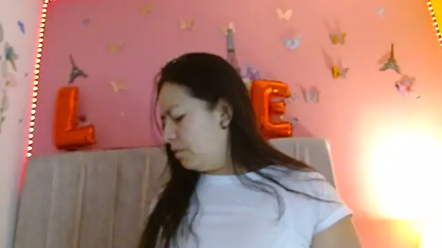 Snapshot of monickhot303av chatting on 28, 2, 2025 monickhot303av online show from 28, 2, 2025