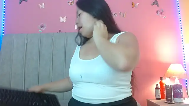 Snapshot of monickhot303av chatting on 5, 3, 2025 monickhot303av online show from 5, 3, 2025