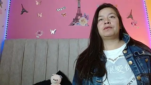 Snapshot of monickhot303av chatting on 12, 9, 2025 monickhot303av online show from 12, 9, 2025