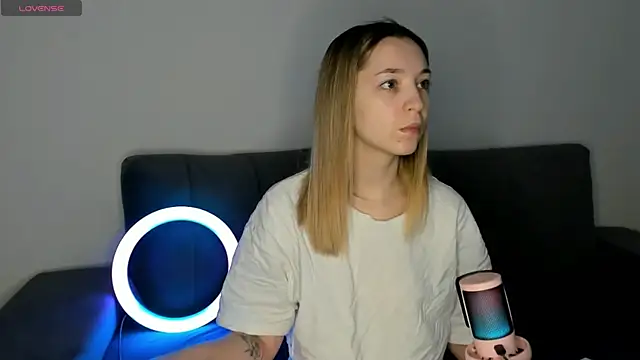 MiaThaine online show from 12, 2, 2025