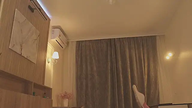 MiaThaine online show from 27, 2, 2026