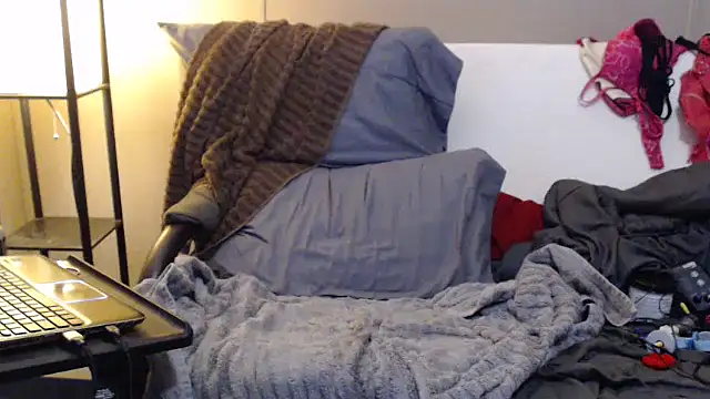 Snapshot of BurgawSub chatting on 12, 10, 2025 BurgawSub online show from 12, 10, 2025