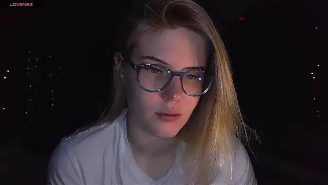 VoluptuousDreams online show from 6, 1, 2025