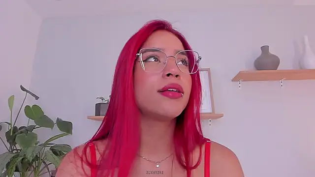 Scarlett Morgan  online show from 1, 3, 2025