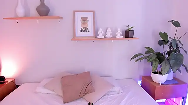 Scarlett Morgan  online show from 11, 3, 2025