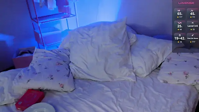 KatieMelone online show from 30, 10, 2025