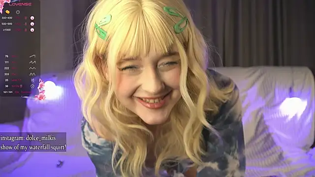 Snapshot of GlitterZOE chatting on 2, 10, 2025 GlitterZOE online show from 2, 10, 2025