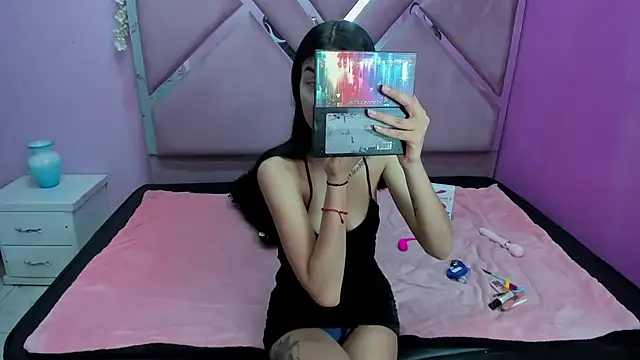 Snapshot of IsisRouse chatting on 4, 2, 2025 IsisRouse online show from 4, 2, 2025