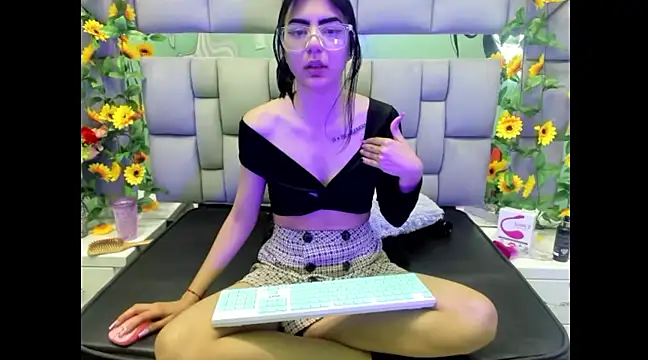 Snapshot of IsisRouse chatting on 25, 2, 2025 IsisRouse online show from 25, 2, 2025