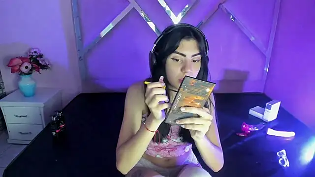 Snapshot of IsisRouse chatting on 2, 3, 2025 IsisRouse online show from 2, 3, 2025