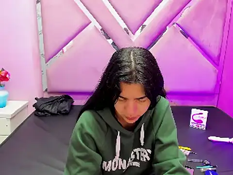 Snapshot of IsisRouse chatting on 7, 3, 2025 IsisRouse online show from 7, 3, 2025