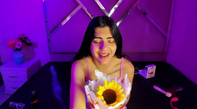 Snapshot of IsisRouse chatting on 9, 3, 2025 IsisRouse online show from 9, 3, 2025