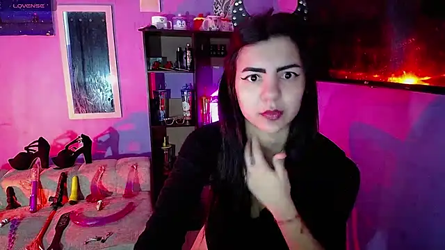 Snapshot of IsisRouse chatting on 11, 11, 2025 IsisRouse online show from 11, 11, 2025