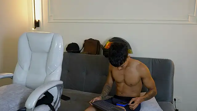 Paradise boy s online show from 18, 1, 2025