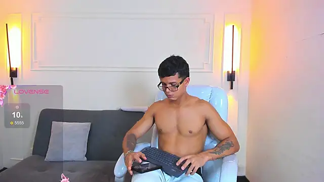 Snapshot of Paradise_boy_s chatting on 1, 5, 2026 Paradise boy s online show from 1, 5, 2026