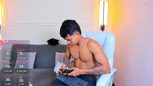 Snapshot of Paradise_boy_s chatting on 6, 5, 2026 Paradise boy s online show from 6, 5, 2026