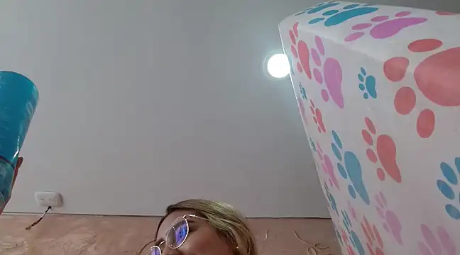 Miabonnett  online show from 30, 1, 2025