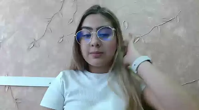 Miabonnett  online show from 31, 1, 2025