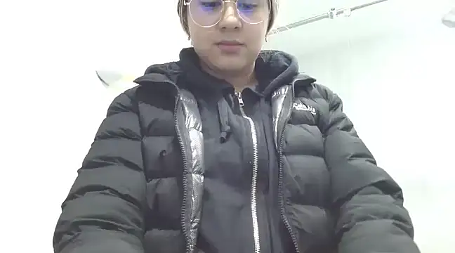 Miabonnett  online show from 4, 3, 2025