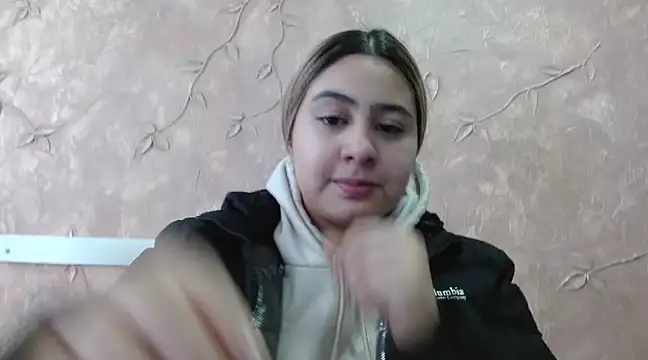 Miabonnett  online show from 5, 3, 2025