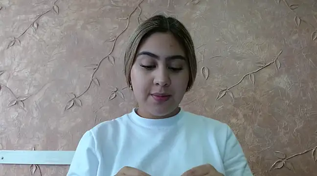 Miabonnett  online show from 8, 3, 2025