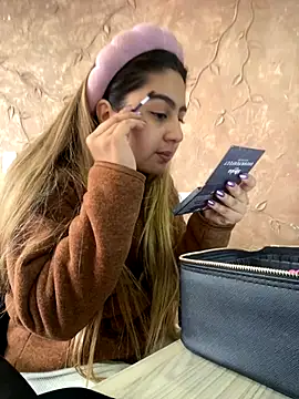 Miabonnett  online show from 17, 9, 2025