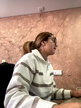 Miabonnett  online show from 19, 9, 2025