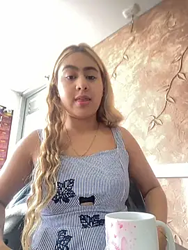 Miabonnett  online show from 8, 11, 2025