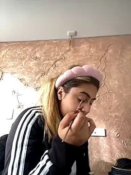 Miabonnett  online show from 5, 12, 2025