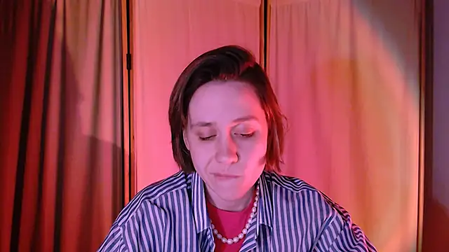 Snapshot of Malinax chatting on 2, 2, 2025 Malinax online show from 2, 2, 2025