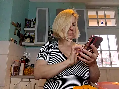 FrauleinSchmitt online show from 28, 2, 2025