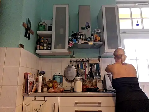 FrauleinSchmitt online show from 6, 10, 2025