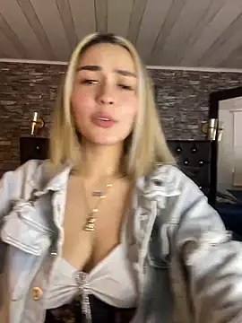 Snapshot of emma_oxford chatting on 8, 3, 2025 emma oxford online show from 8, 3, 2025