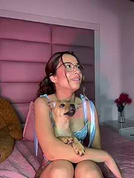 Snapshot of little-Emma chatting on 11, 1, 2025 little-Emma online show from 11, 1, 2025