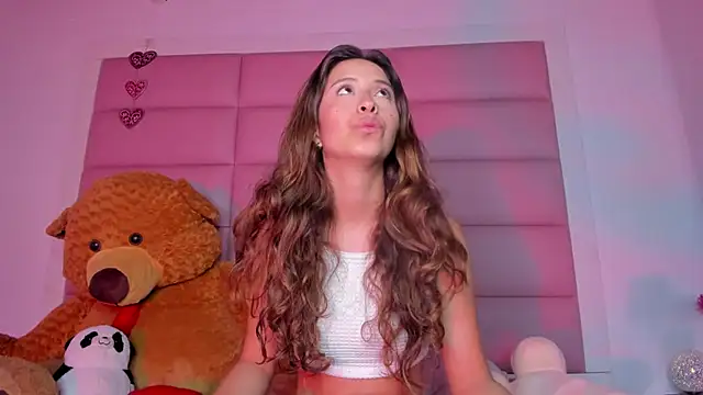 Snapshot of little-Emma chatting on 13, 2, 2025 little-Emma online show from 13, 2, 2025