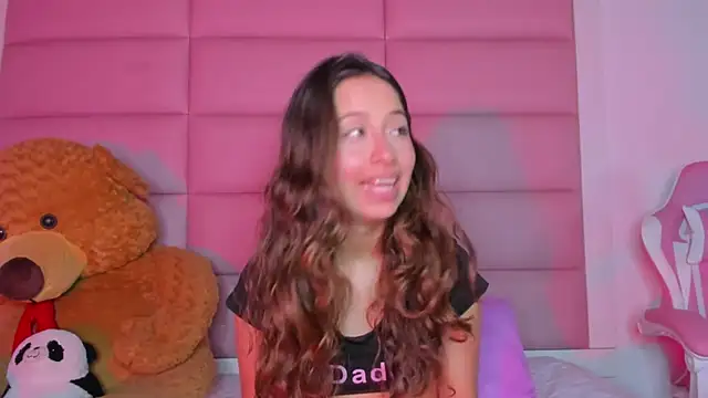 Snapshot of little-Emma chatting on 2, 3, 2025 little-Emma online show from 2, 3, 2025
