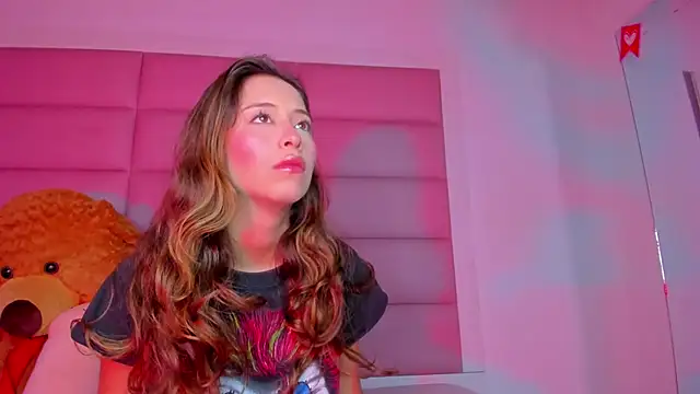 Snapshot of little-Emma chatting on 3, 3, 2025 little-Emma online show from 3, 3, 2025