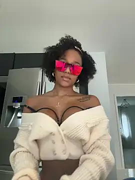 Snapshot of Black_Dolll chatting on 4, 3, 2025 Black Dolll online show from 4, 3, 2025