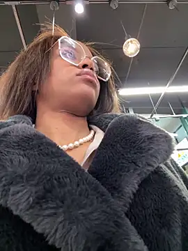 Snapshot of Black_Dolll chatting on 24, 11, 2025 Black Dolll online show from 24, 11, 2025