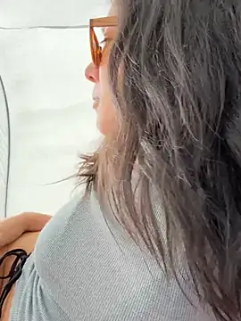 Reinacatchile online show from 10, 1, 2026