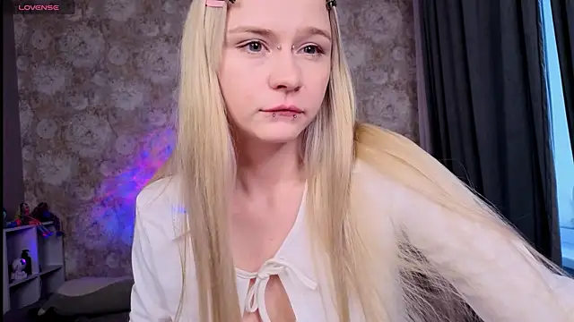 Snapshot of Milia_Parker chatting on 7, 7, 2026 Milia Parker online show from 7, 7, 2026