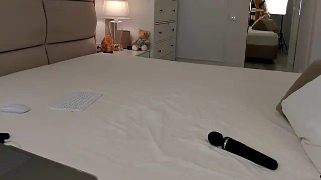 Jacky Lucky online show from 23, 2, 2025