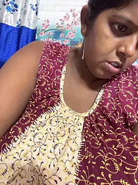 Snapshot of Beauty-queen chatting on 28, 4, 2026 Beauty-queen online show from 28, 4, 2026