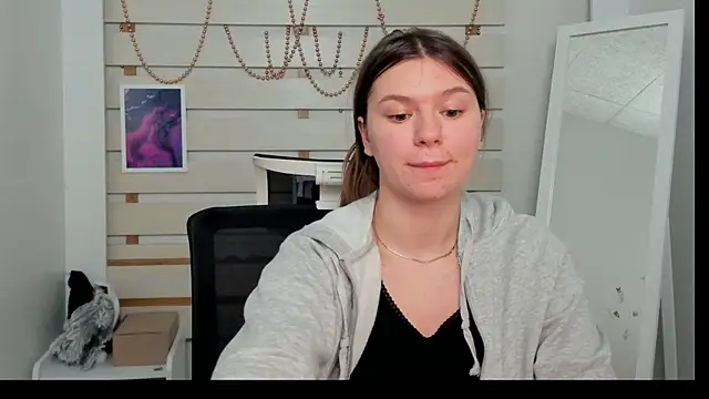 Josephine Kiss online show from 28, 1, 2025