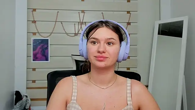 Josephine Kiss online show from 9, 2, 2025